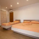 Anteo Uz Plazu Sa Privatnim Parkingom Appartement *