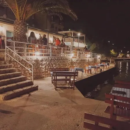 Anteo Uz Plazu Sa Privatnim Parkingom Appartamento