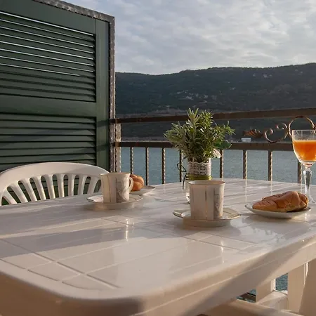 Anteo Uz Plazu Sa Privatnim Parkingom Appartamento Neum