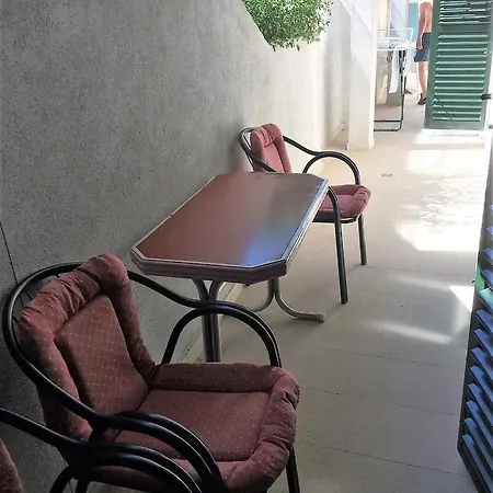 Anteo Uz Plazu Sa Privatnim Parkingom Neum