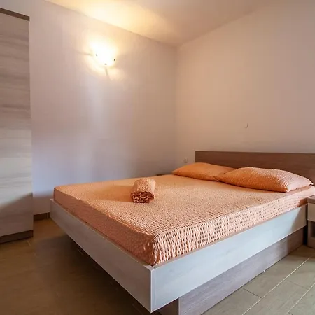 Anteo Uz Plazu Sa Privatnim Parkingom Appartamento