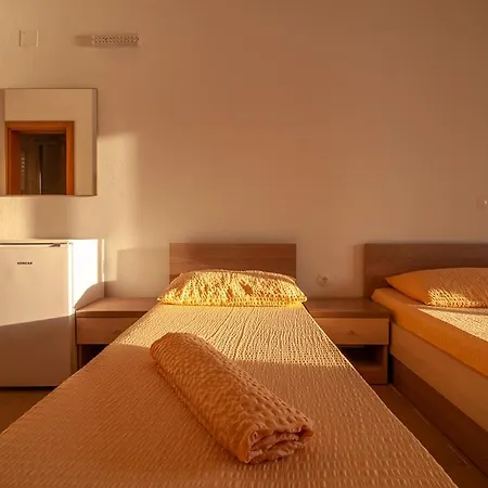 Anteo Uz Plazu Sa Privatnim Parkingom Neum