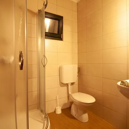 Anteo Uz Plazu Sa Privatnim Parkingom *