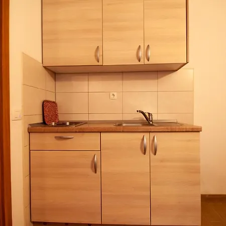 Anteo Uz Plazu Sa Privatnim Parkingom Appartamento *