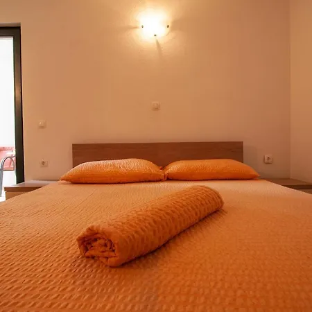 Anteo Uz Plazu Sa Privatnim Parkingom Neum