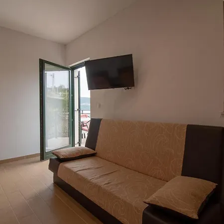 Anteo Uz Plazu Sa Privatnim Parkingom Neum