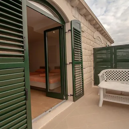 Apartment Anteo Uz Plazu Sa Privatnim Parkingom Neum
