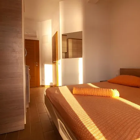Anteo Uz Plazu Sa Privatnim Parkingom Apartment