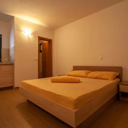 Anteo Uz Plazu Sa Privatnim Parkingom Appartamento *