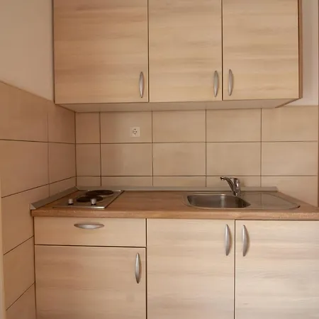 Anteo Uz Plazu Sa Privatnim Parkingom Neum