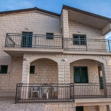 Apartment Anteo Uz Plazu Sa Privatnim Parkingom