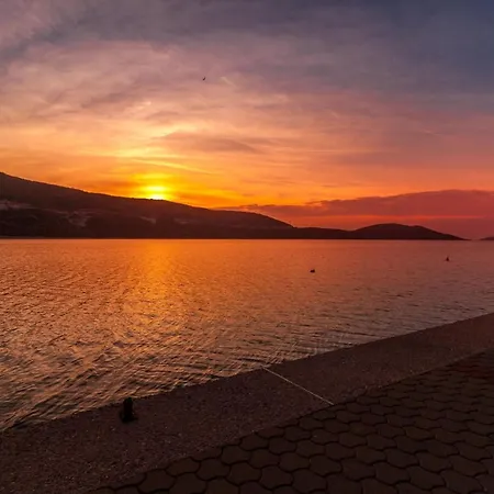 Anteo Uz Plazu Sa Privatnim Parkingom Appartamento *