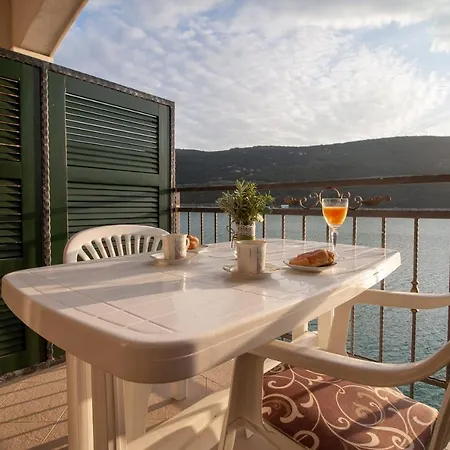 Anteo Uz Plazu Sa Privatnim Parkingom Appartamento *