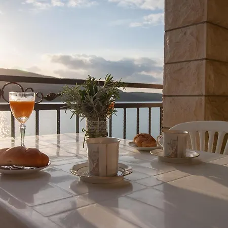 Anteo Uz Plazu Sa Privatnim Parkingom Neum