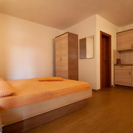Apartment Anteo Uz Plazu Sa Privatnim Parkingom Neum