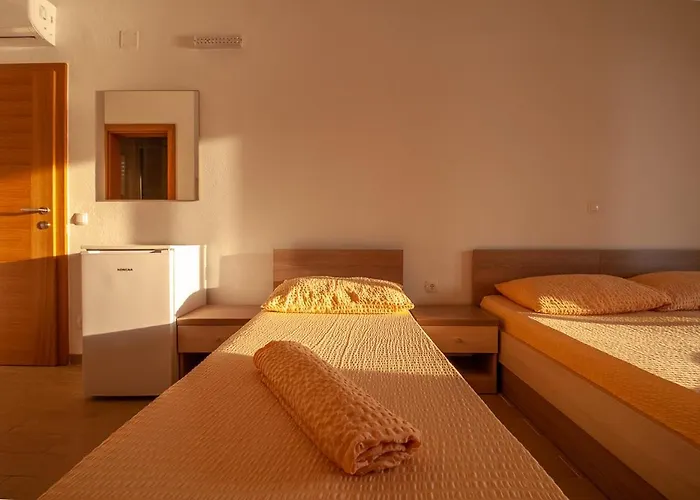 Anteo Uz Plazu Sa Privatnim Parkingom Neum