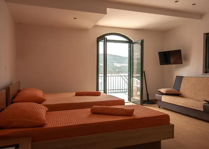 Anteo Uz Plazu Sa Privatnim Parkingom * Neum